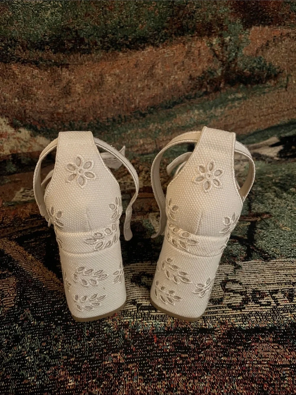 Altard State ivory platform